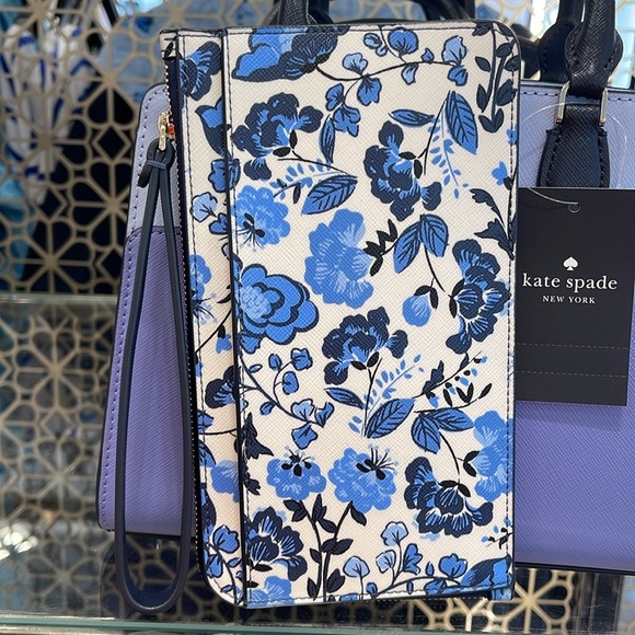 Kate Spade Lucy Vase Floral Medium L Zip Wristlet
Blue Multicolor / vase floral - Picture 12 of 16